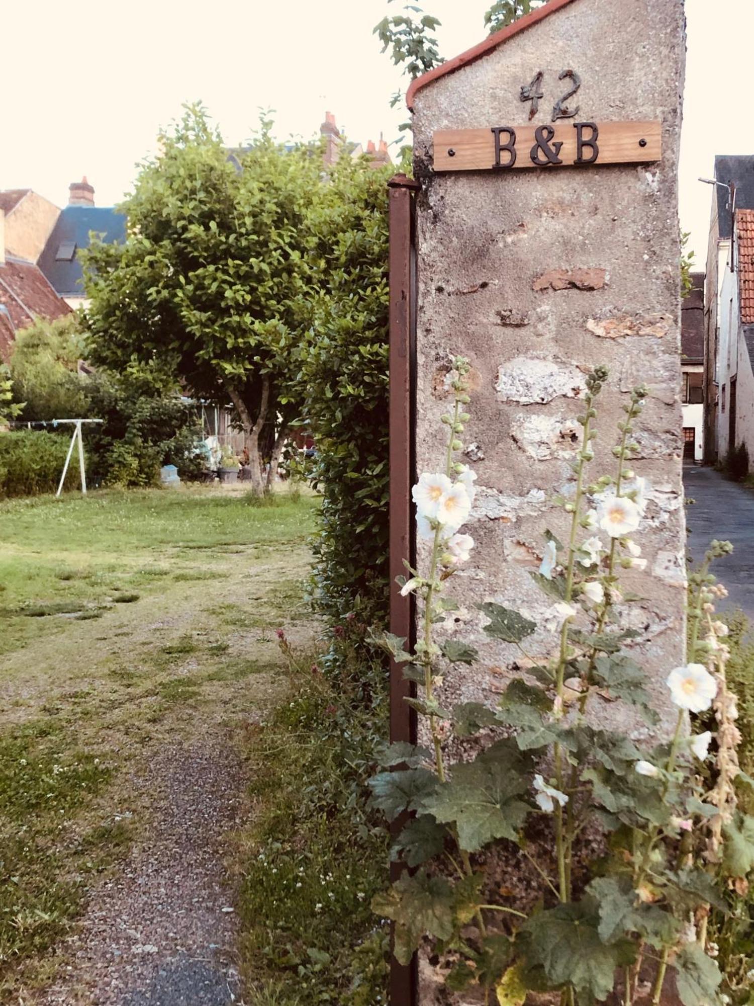 Chambre-studio Le 42 Nogent-le-Rotrou Exterior foto